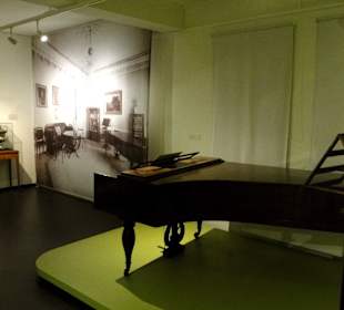 Historische Instrumente im Spohr Museum