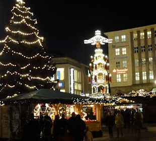 Spaziergang über den Märchenweihnachtsmarkt