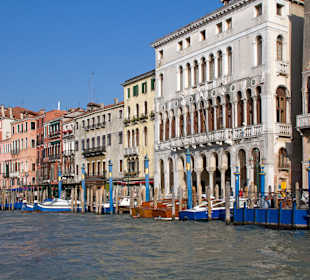 Bildhälfte rechts, Rathaus+Verwaltung