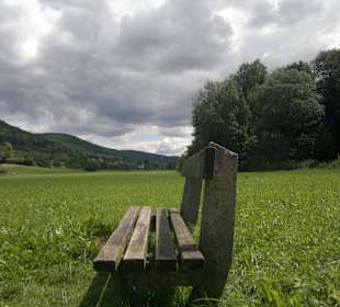 Ringsherum viele Bänke