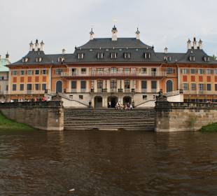 Schloss Pillnitz vom Wasser