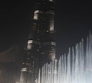 Wasserspiele am Fuß des Burj Khalifa