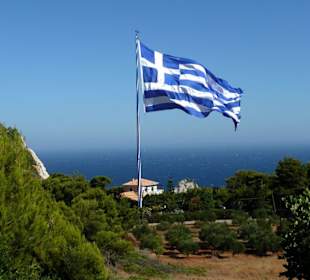 Riesige Flagge in der Nähe des Leuchtturmes