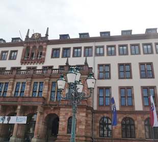 Blick zum Neuen Rathaus von Wiesbaden