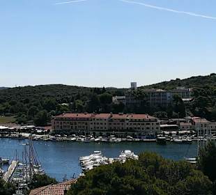 Vrasar Hafen und Innenstadt