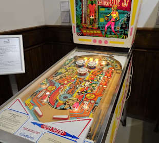 Historische Flipper im Automatenmuseum