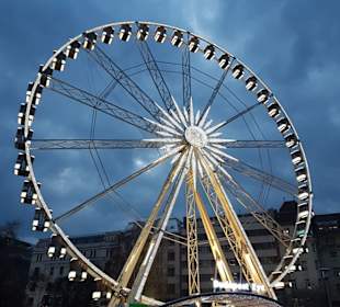 Budapest Eye Riesenrad in der Innenstadt