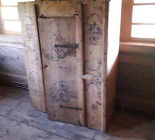 Alter Schrank ca. 500 Jahre