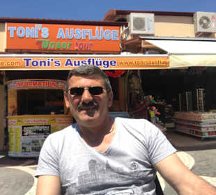 Toni ist immer bei der Arbeit