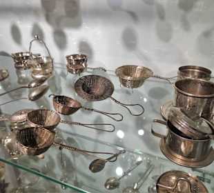 Teesiebe im Bünting Teemuseum