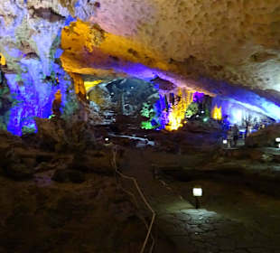 Verschieden Steinformationen in der Höhle
