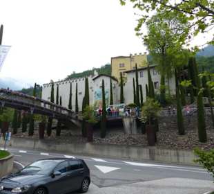 Übergang zum Schloss