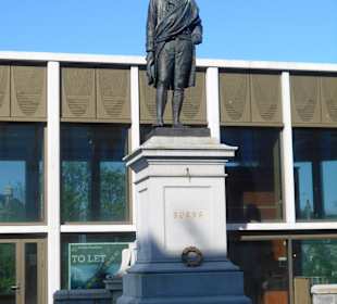 Robert Burns Statue