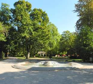 Park mit Brunnen