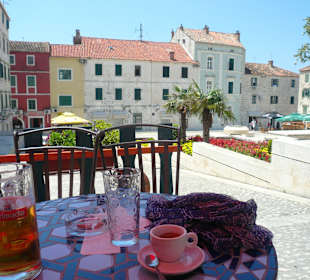 Ausblick auf den ruhigen Platz
