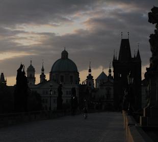 Einsame Karlsbrücke zur Morgenstund