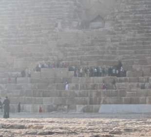 Der jetzige Eingang der Cheopspyramide