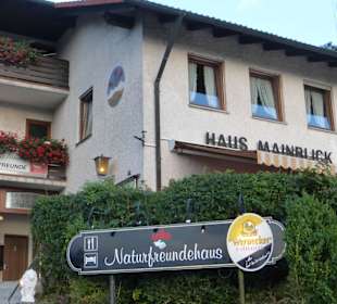 Das Naturfreundhaus hoch über Schonungen und Main