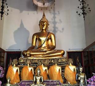 Сидящий Будда