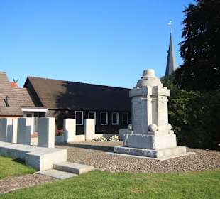 Ehrenmal am Friedhof