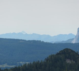 Blick vom Unternberg zur Bergwelt der Alpen