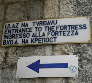 Hier gehts lang - Weg zur Festung