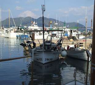 Am Hafen von Cala Bona
