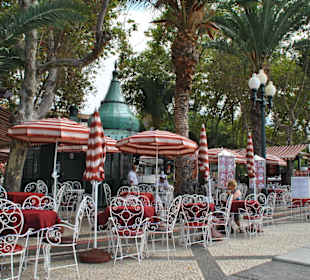 Cafè an der Hafenpromenade