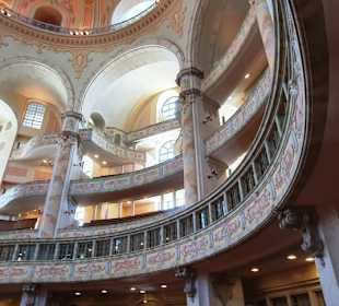 Im Inneren der Kirche