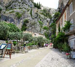 Spaziergang durch Moustiers-Sainte-Marie 