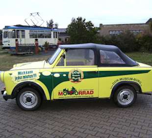 Trabi (jetzt als Cabrio) und DDR-Straßenbahn