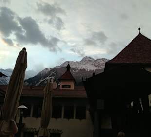 Überdachter Fußgängerübergang