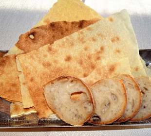 Knuspriges Landbrot und Pane Carasau bei Mario
