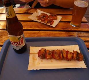 Geräucherter Lachs-Spiess am Strand