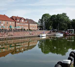 Blick über den Alten Hafen von Hooksiel