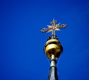 Kreuz auf den Türmen