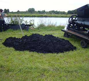 Torf liegt zur Verarbeitung bereit !