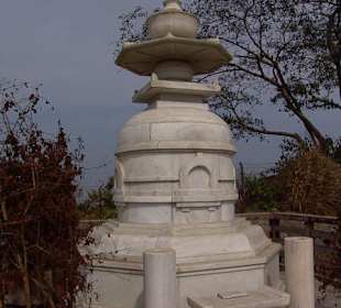 Stupa na górze Ratna