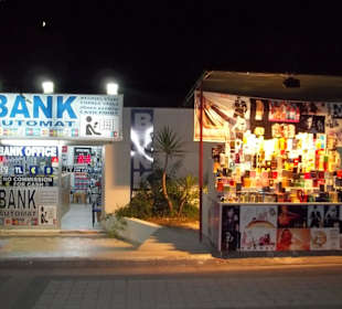 Bank und Parfümmarkt 