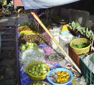Der fliegende Markt am River Kwai