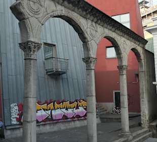 Aachen: Der Römische Portikus auf dem Hof