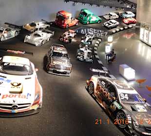 Музей Мерседес-Бенц