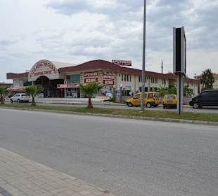 Bazar obok Lyra Park