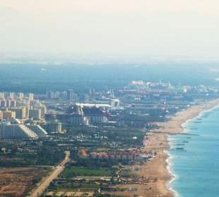 Hotels und Hochhäuser am Lara Beach