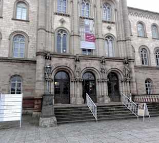 Auditoriumsgebäude mit der Kunstsammlung