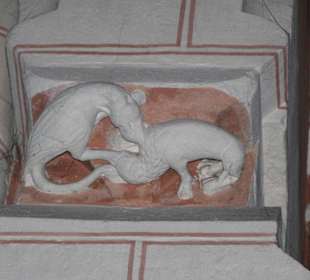 Säulenverzierung Ratten