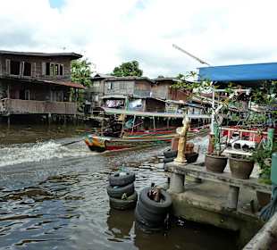 Beim Mittagessen an den Khlongs