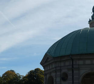 Blick zum Dianatempel und Staatskanzlei