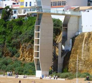 Der Aufzug zum Strand