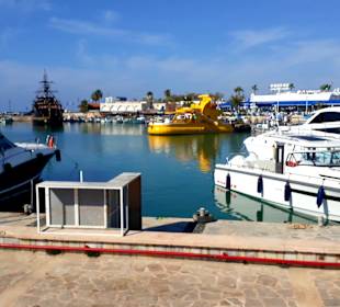 Yellow Submarine im Hafen